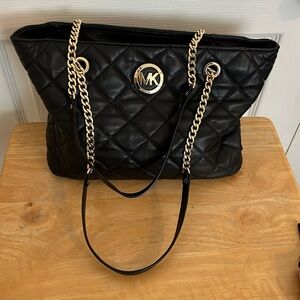 MICHAEL KORS QUILTED LEATHER SHOULDER BAG•EXCELLENT CONDITION